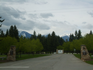 entrance to the golf course 084